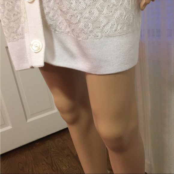 St. John Figure Flattering White 2 piece Woven Sweater Set in Medium - Picture 3 of 11